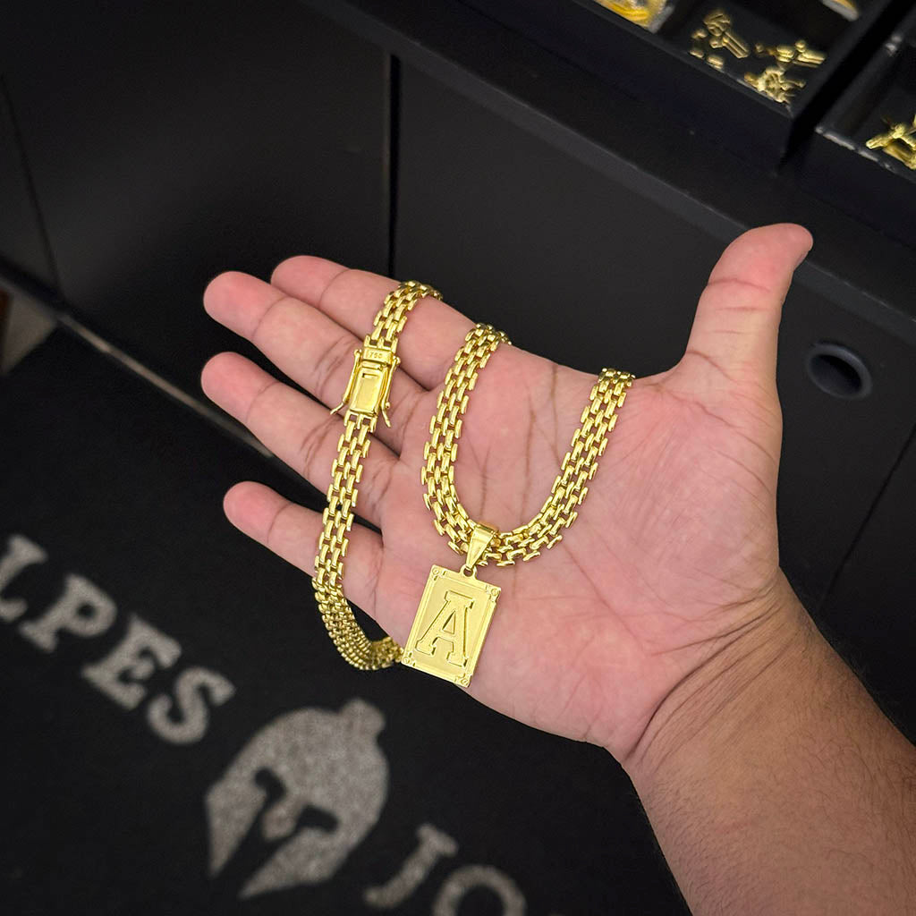 Corrente Americana 10mm e Pingente Letra Banhado a Ouro 18K