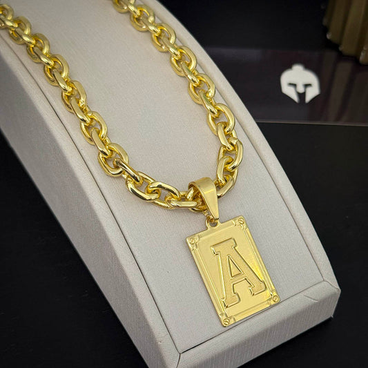Corrente Cadeado 8mm e Pingente Letra Banhado a Ouro 18K