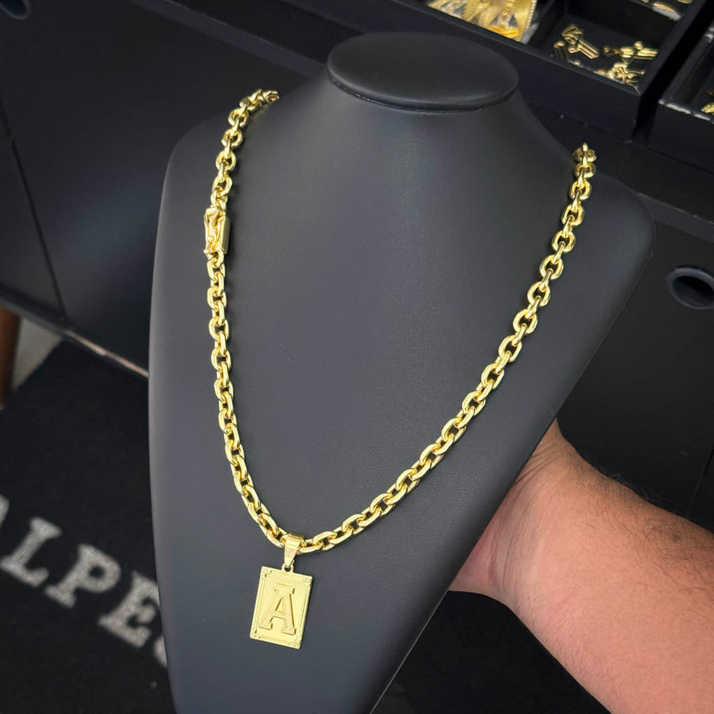 Corrente Cadeado 8mm e Pingente Letra Banhado a Ouro 18K