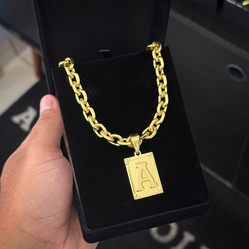 Corrente Cadeado 8mm e Pingente Letra Banhado a Ouro 18K