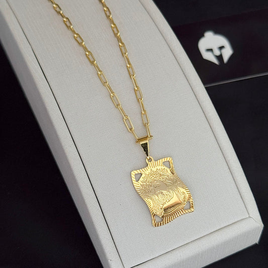 Corrente Cadeado Alongado 3mm e Pingente Cristo Placa Ondulada Banhado a Ouro 18K