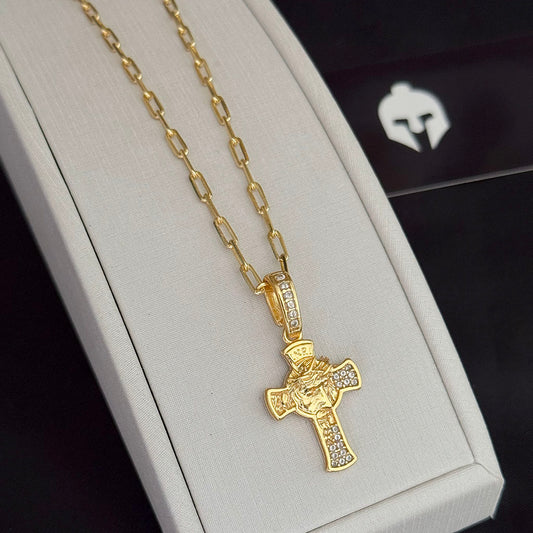 Corrente Cadeado Alongado 3mm e Pingente Cruz Cravejada com Rosto de Cristo Banhado a Ouro 18K