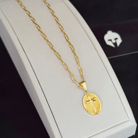 Corrente Cadeado Alongado 3mm e Pingente Cruz Medalha Oval Banhado a Ouro 18K