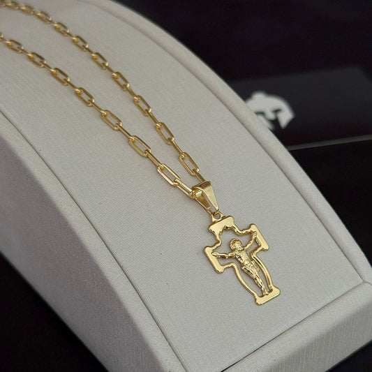 Corrente Cadeado Alongado 3mm e Pingente Cruz com Cristo Vazado Banhado a Ouro 18K