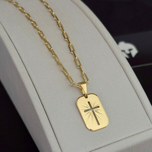 Corrente Cadeado Alongado 3mm e Pingente Placa Cruz Vazada Banhado a Ouro 18K