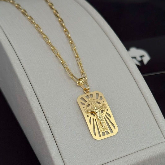 Corrente Cadeado Alongado 3mm e Pingente Placa Vazada Crucifixo Banhado a Ouro 18K