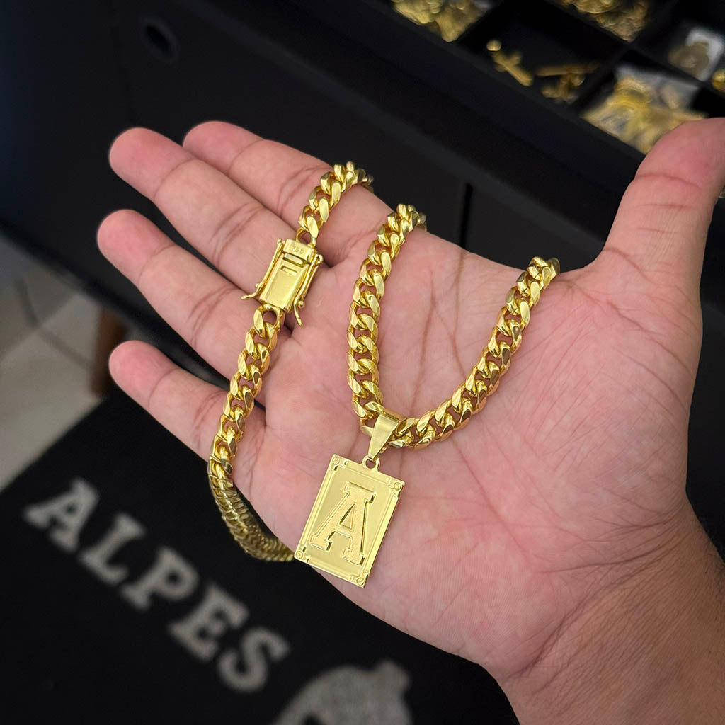 Corrente Cuban 9mm e Pingente Letra Banhado a Ouro 18K