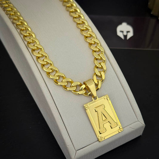 Corrente Cubana 8mm e Pingente Letra Banhado a Ouro 18K