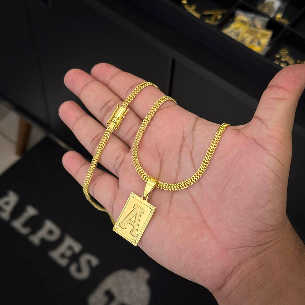 Corrente Lacraia 5mm e Pingente Letra Banhado a Ouro 18K