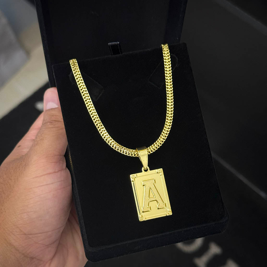 Corrente Lacraia 5mm e Pingente Letra Banhado a Ouro 18K
