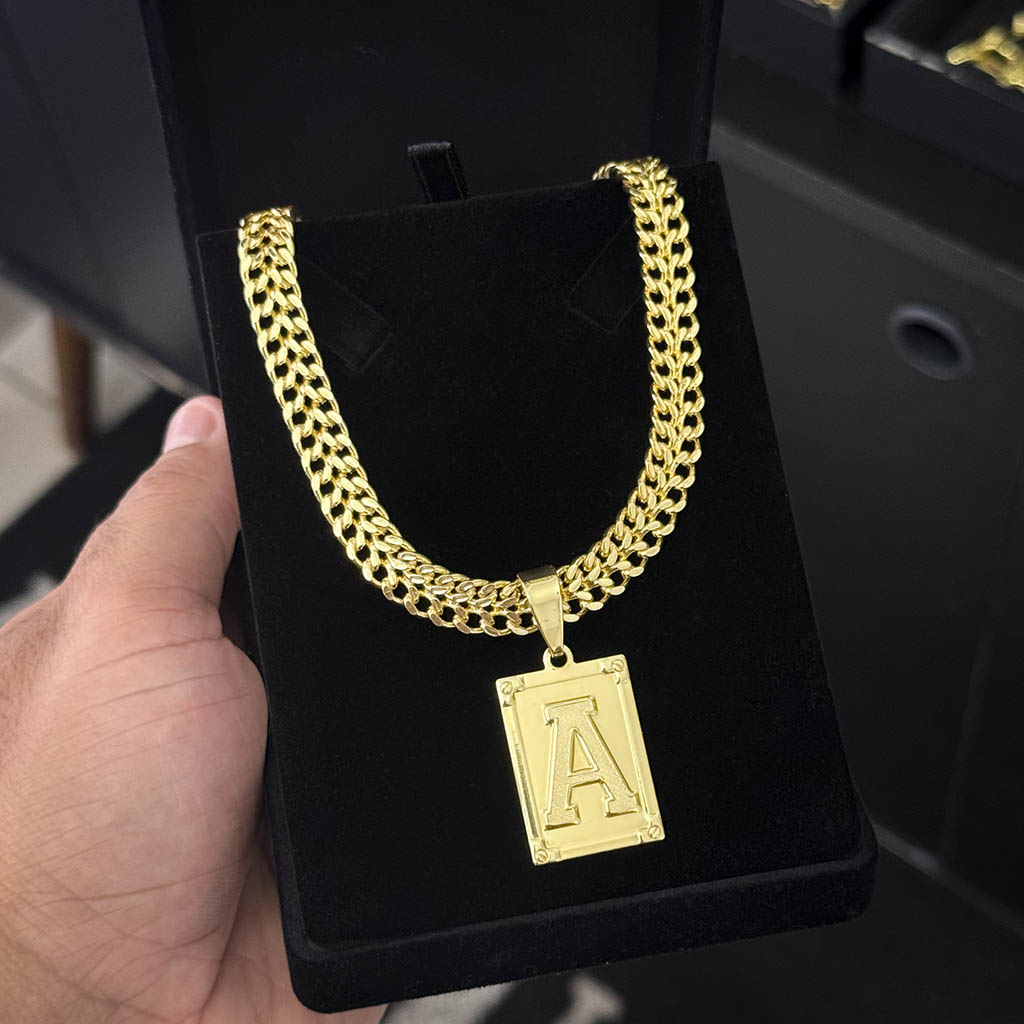 Corrente Lacraia 8mm e Pingente Letra Banhado a Ouro 18K