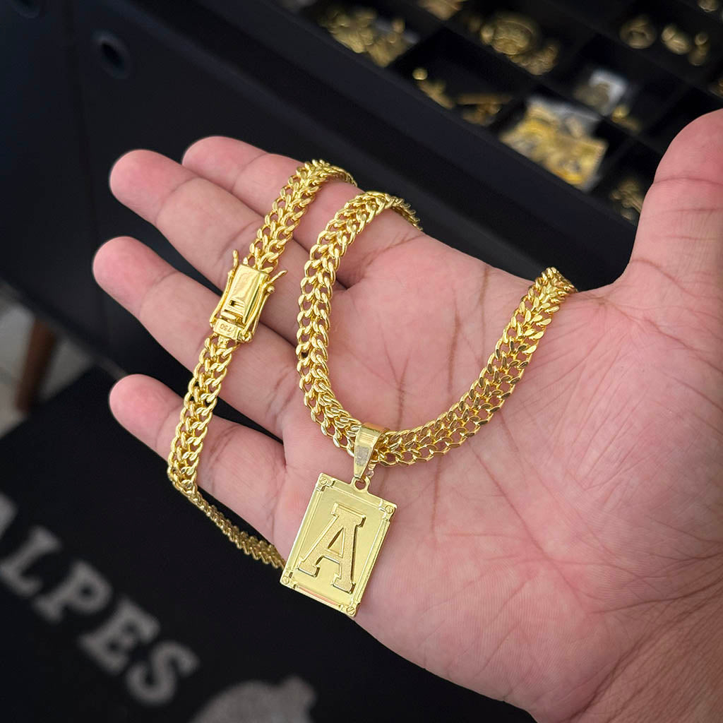 Corrente Lacraia 8mm e Pingente Letra Banhado a Ouro 18K