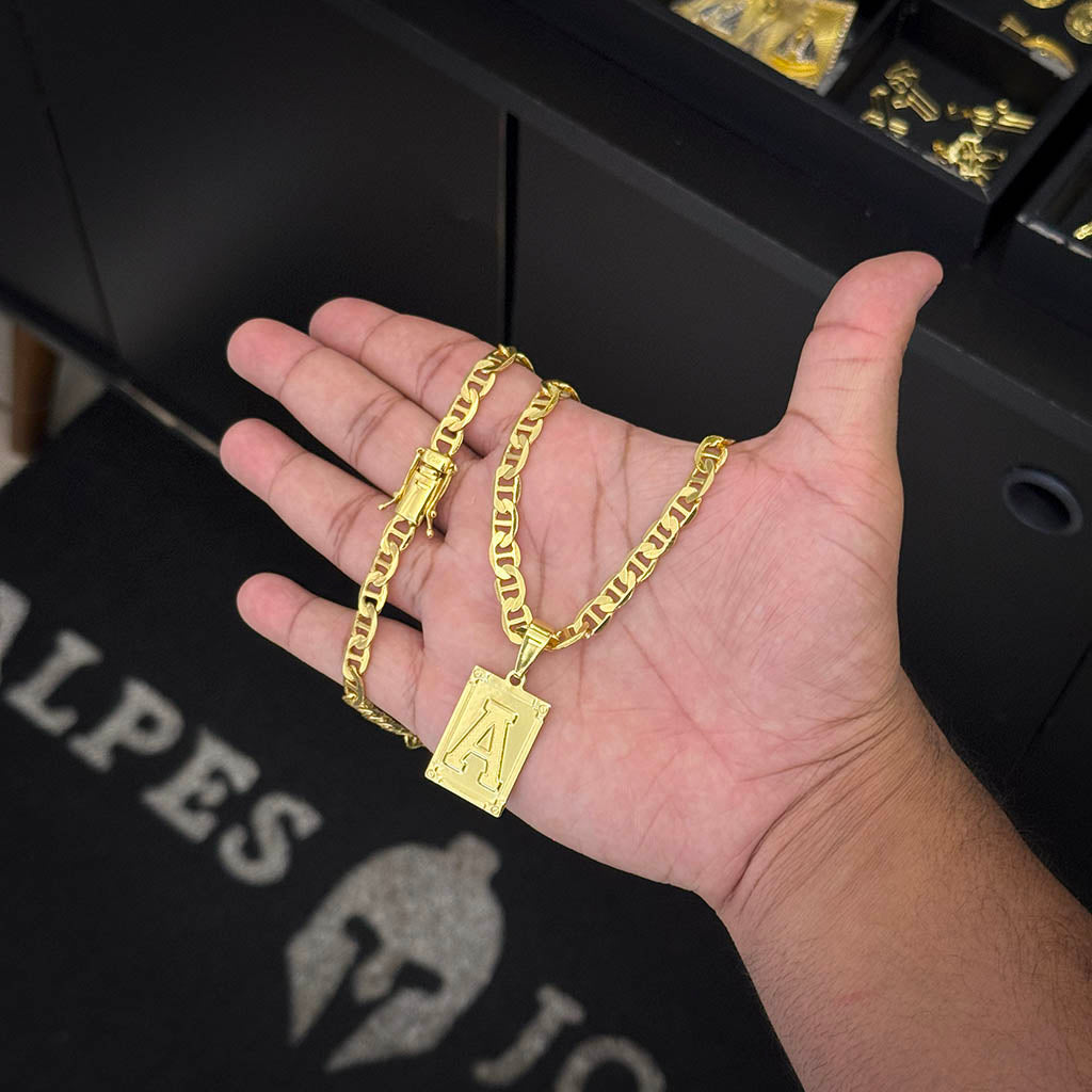 Corrente Piastrini 6mm e Pingente Letra Banhado a Ouro 18K