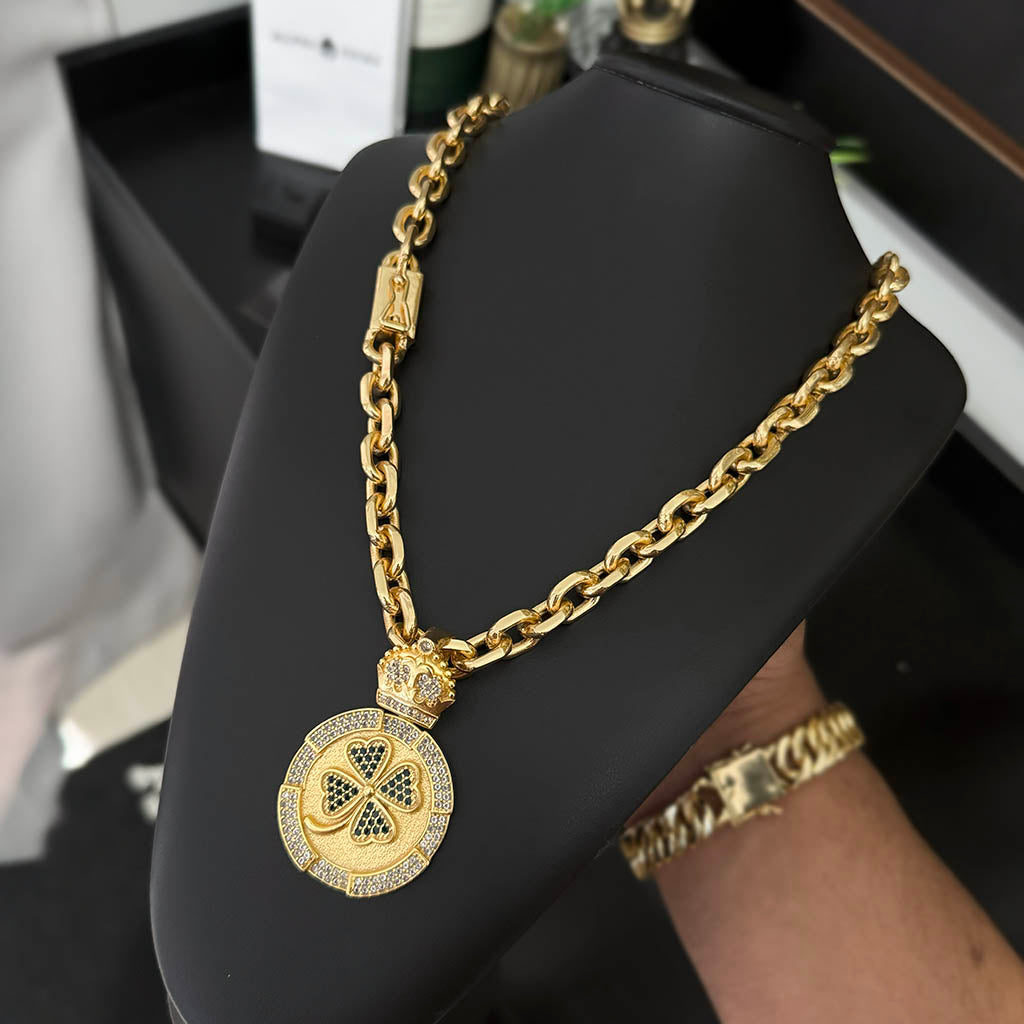 Corrente Cadeado 12mm e Trevo Cravejado Banhado a Ouro 18K