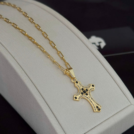 Corrente Cadeado Alongado 3mm e Pingente Cruz Cravejado Preto Banhado a Ouro 18K