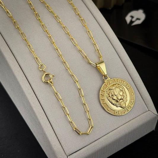 Corrente Cartie 1,5mm e Pingente Leão Judá Banhado a Ouro 18K