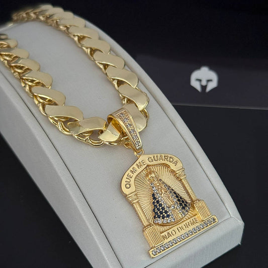 Corrente Friso S 13mm e Pingente Quem Me Guarda Não Dorme Banhado a Ouro 18K