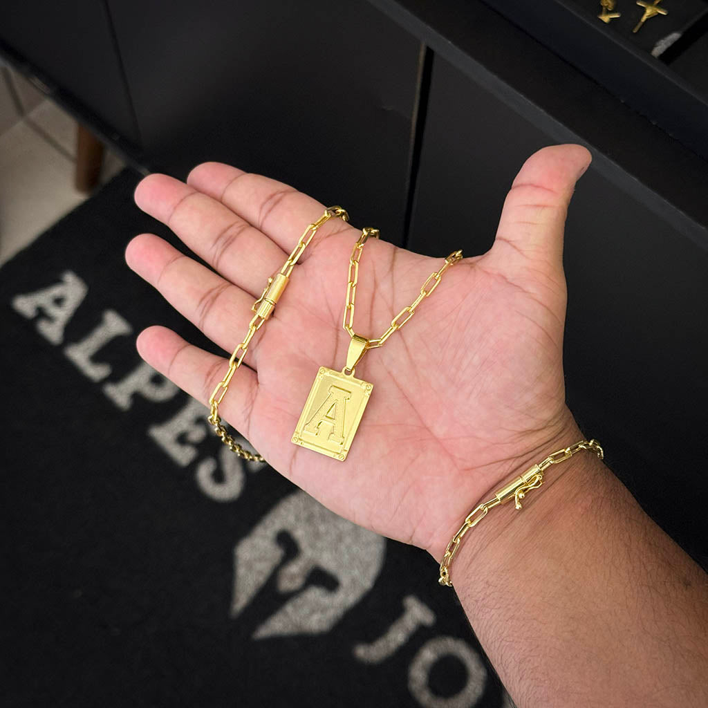 Kit Corrente e Pulseira Cadeado Alongado 4mm e Pingente Letra Banhado a Ouro 18K