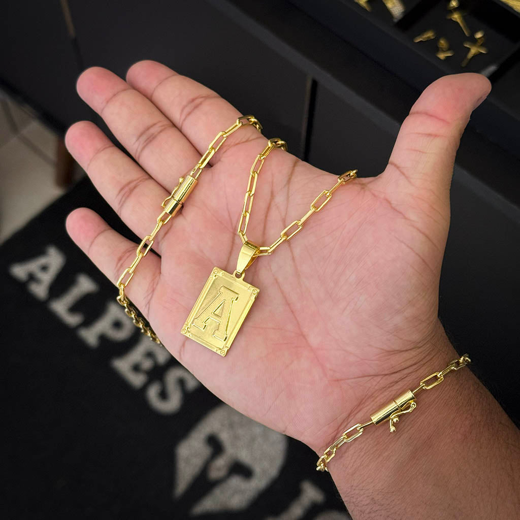 Kit Corrente e Pulseira Cadeado Alongado 4mm e Pingente Letra Banhado a Ouro 18K