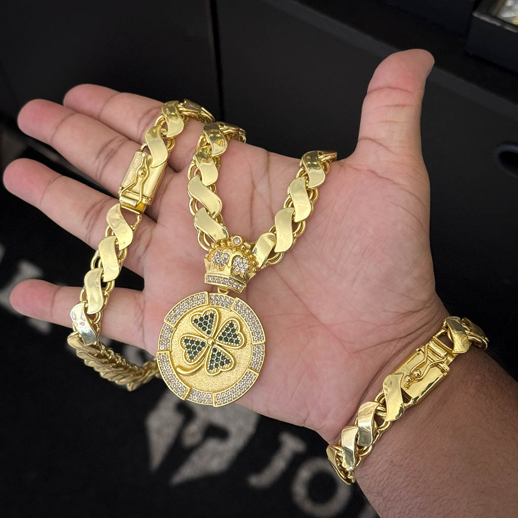 Kit Corrente e Pulseira Friso S 13mm e Pingente Trevo Banhado a Ouro 18K
