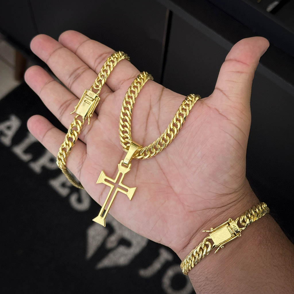 Kit Corrente e Pulseira Grumet 10mm e Pingente Cruz Ponta Banhado a Ouro 18K
