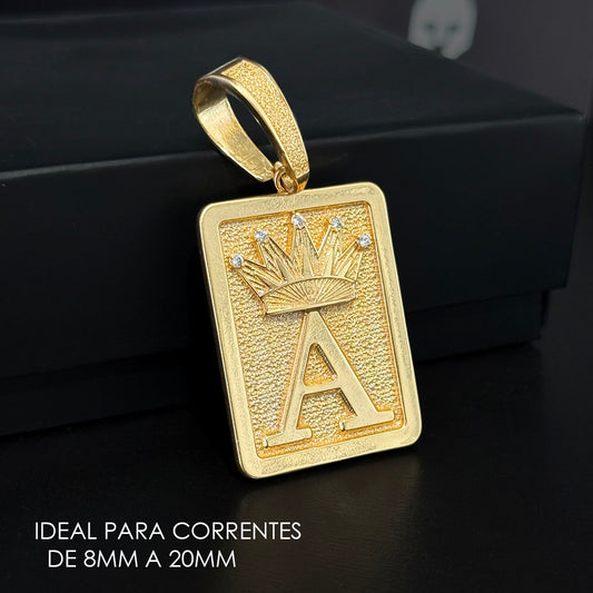 Pingente Letra Coroa Cravejada Banhado a Ouro 18K