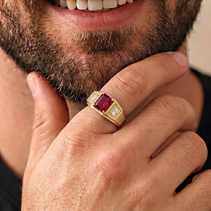 Anel Formatura Vermelho Banhado a Ouro 18K