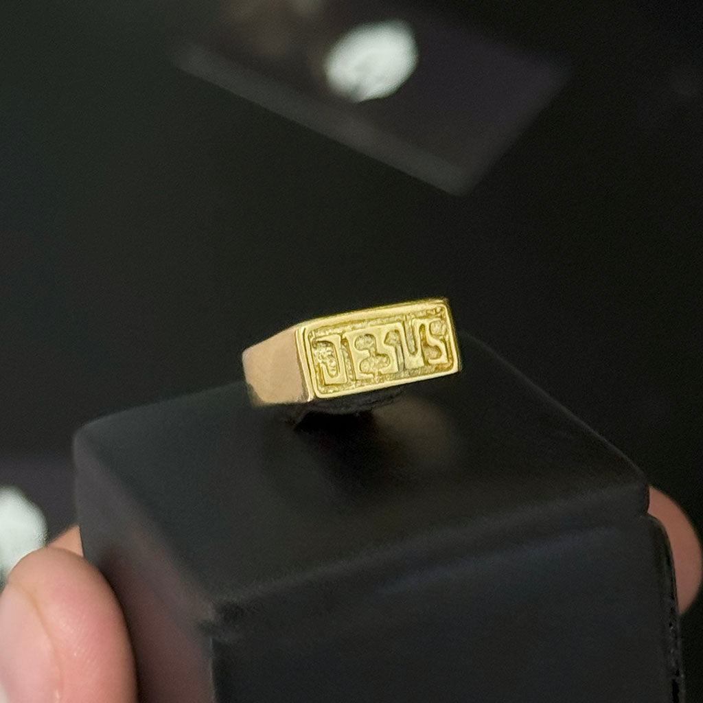 Anel Jesus Banhado a Ouro 18K