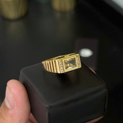 Anel Pedra Branca Banhado a Ouro 18K