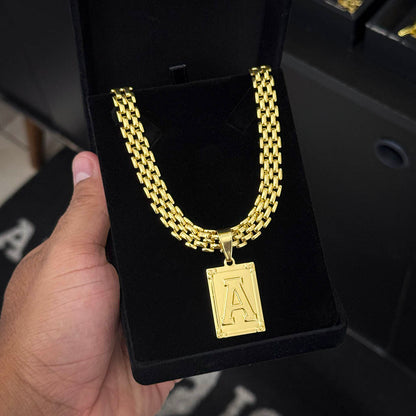 Corrente Americana 10mm e Pingente Letra Banhado a Ouro 18K
