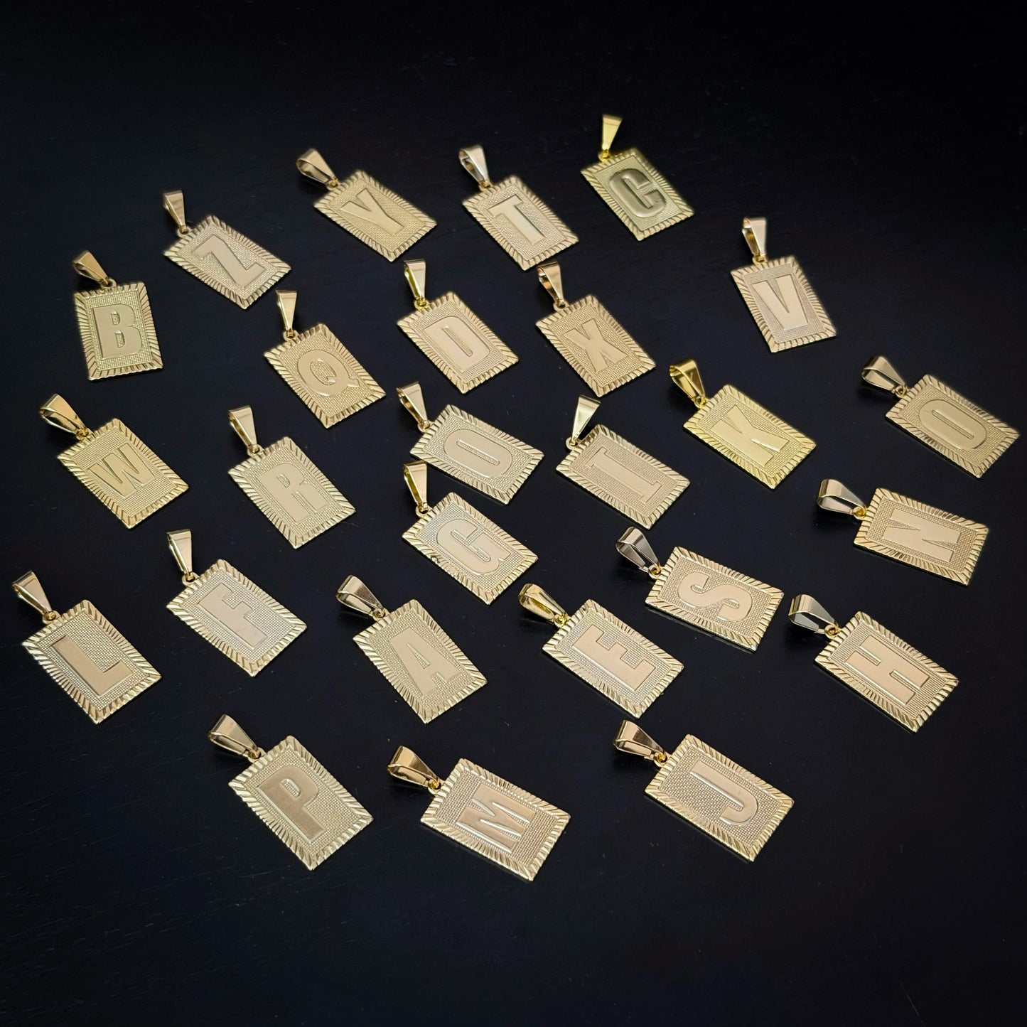 Corrente Cadeado 1,2mm e Pingente Letra Banhado a Ouro 18K