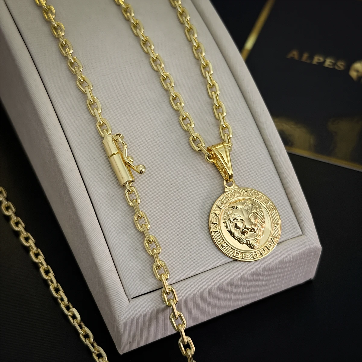Corrente Cadeado 3mm e Pingente Leão de Judá Banhado a Ouro 18K