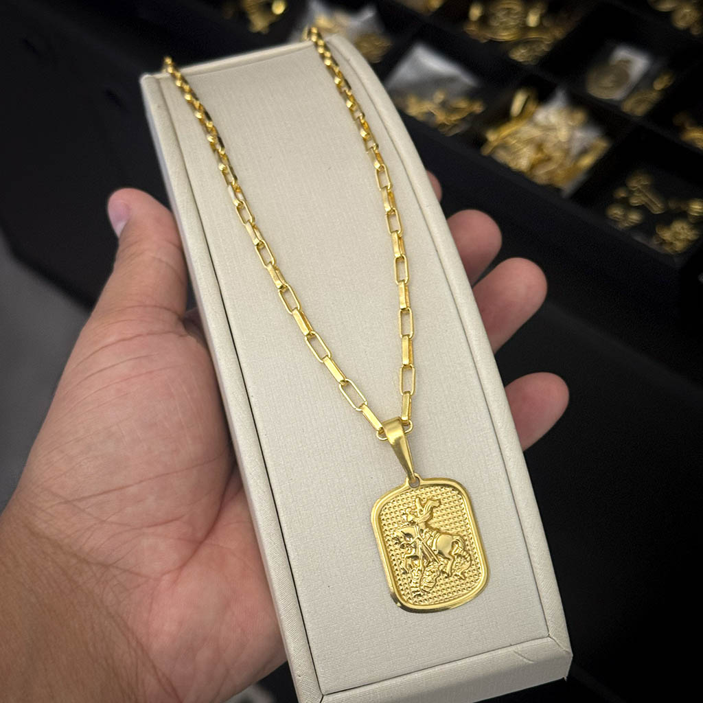 Corrente Elo Alongado 4mm e Pingente Placa São Jorge Banhado a Ouro 18K