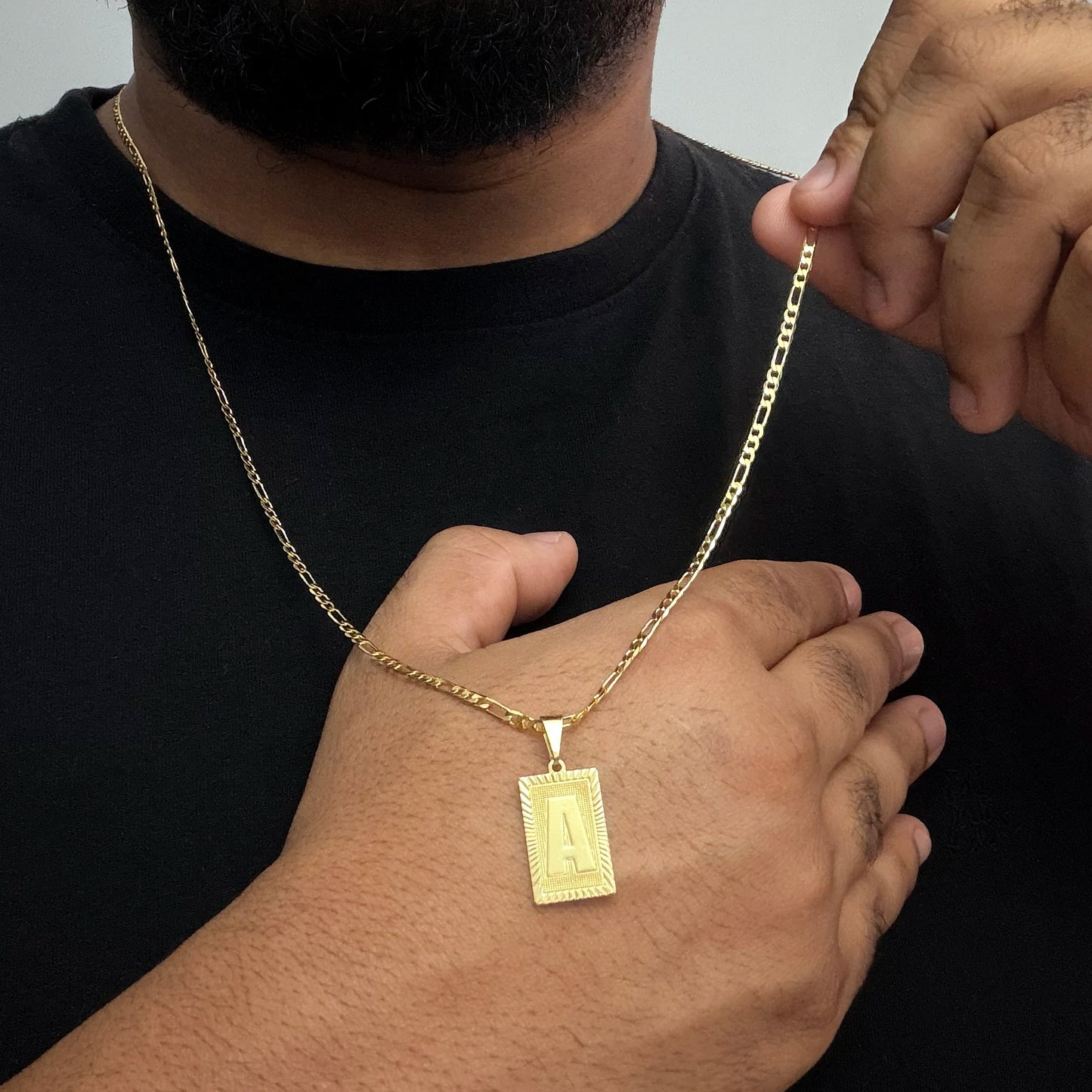 Corrente Fígaro 3x1 2mm e Pingente Letra Banhado a Ouro 18K