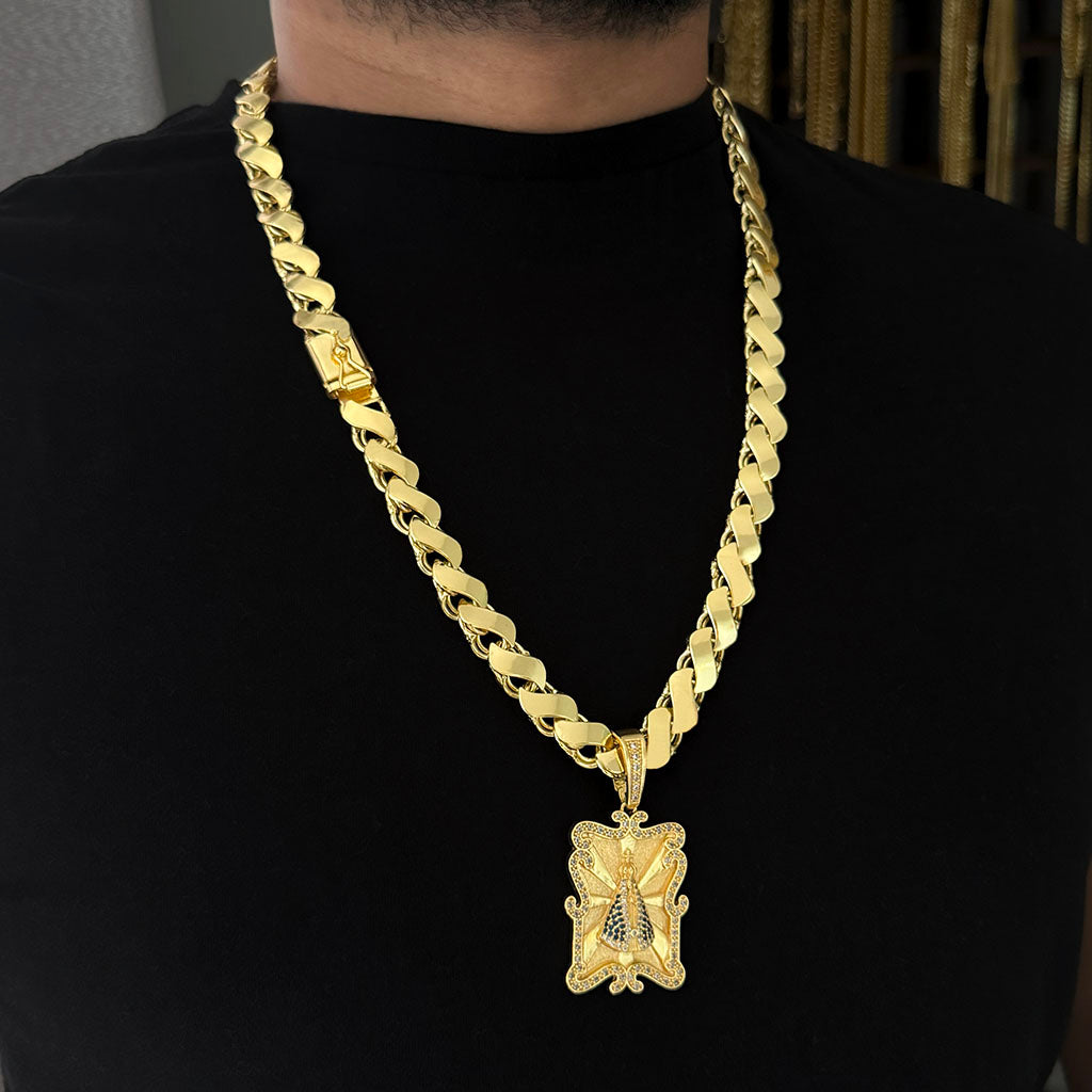Corrente Friso S 13mm e Pingente Nossa Senhora Moldura Banhado a Ouro 18K