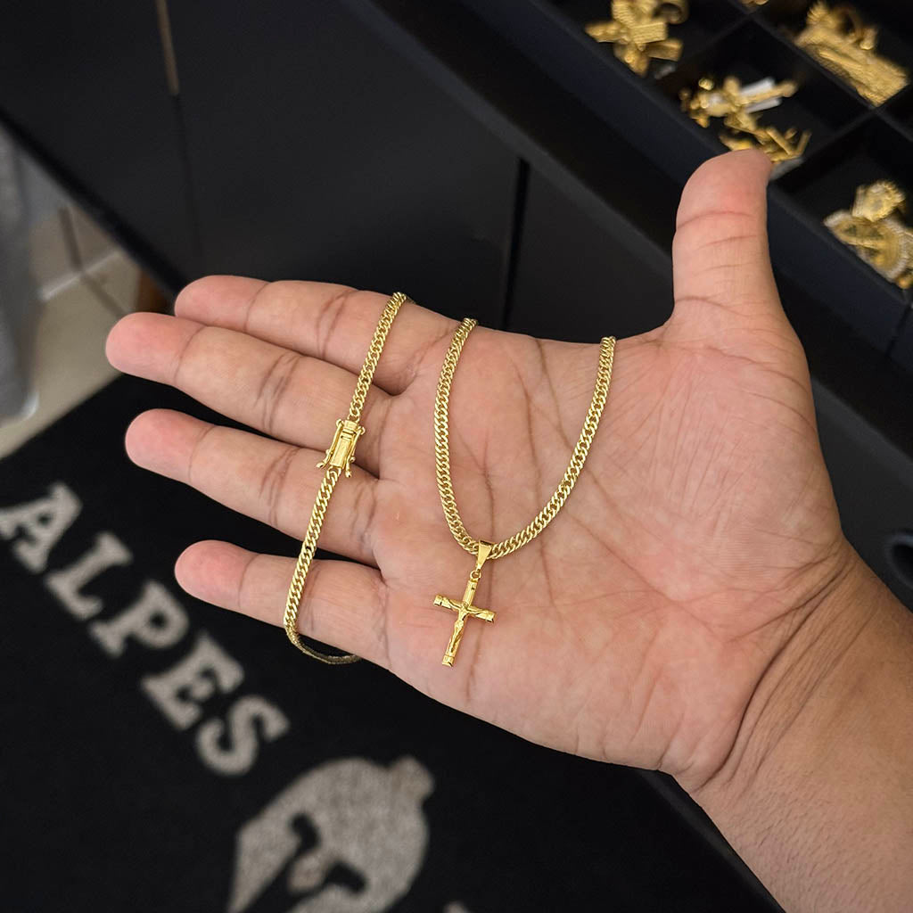 Corrente Grumet 3mm e Pingente Crucifixo Clássico Banhado a Ouro 18K