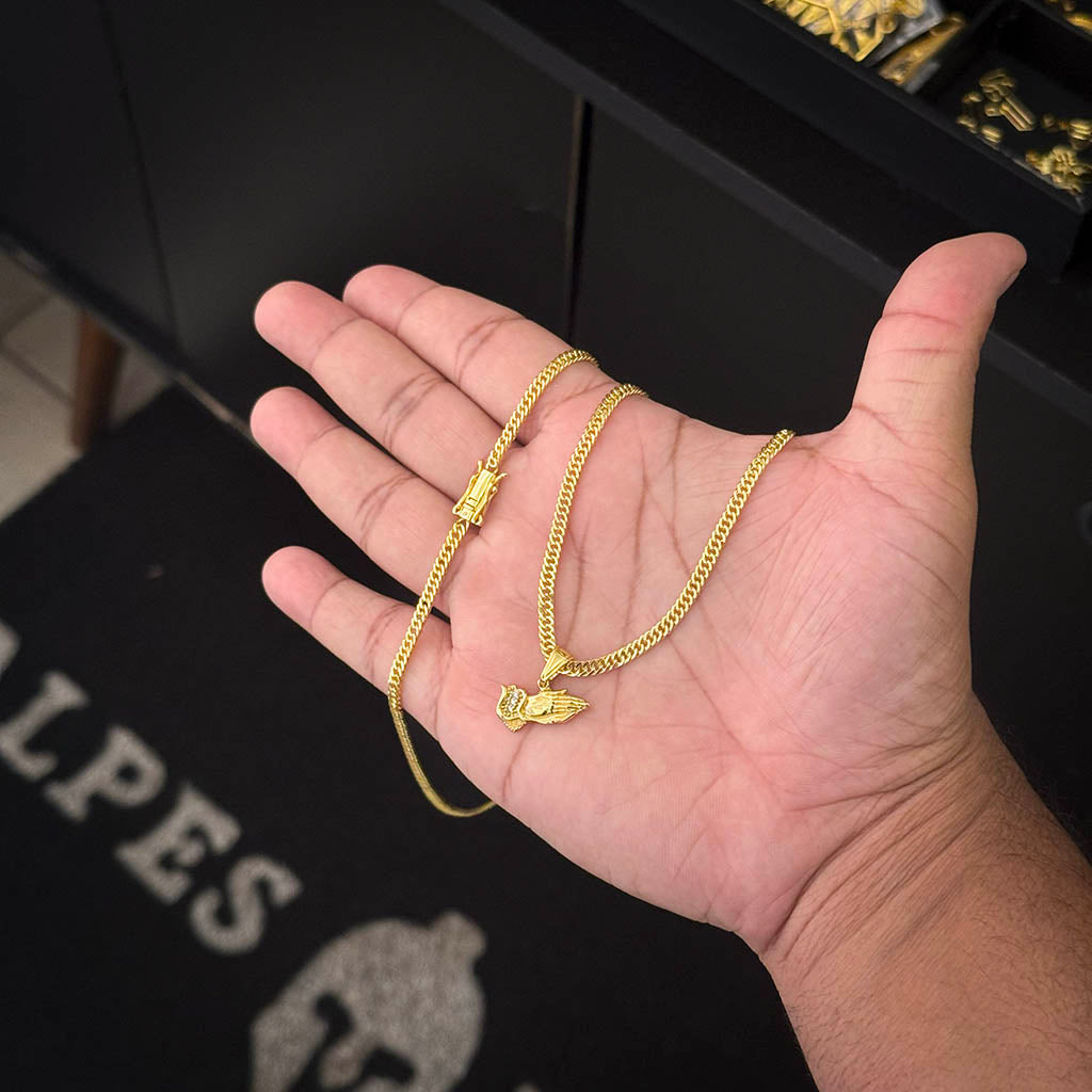 Corrente Grumet 3mm e Pingente Mão Orando Banhado a Ouro 18K