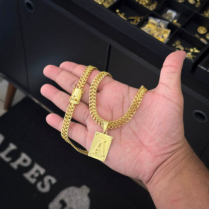 Corrente Lacraia 8mm e Pingente Letra Banhado a Ouro 18K