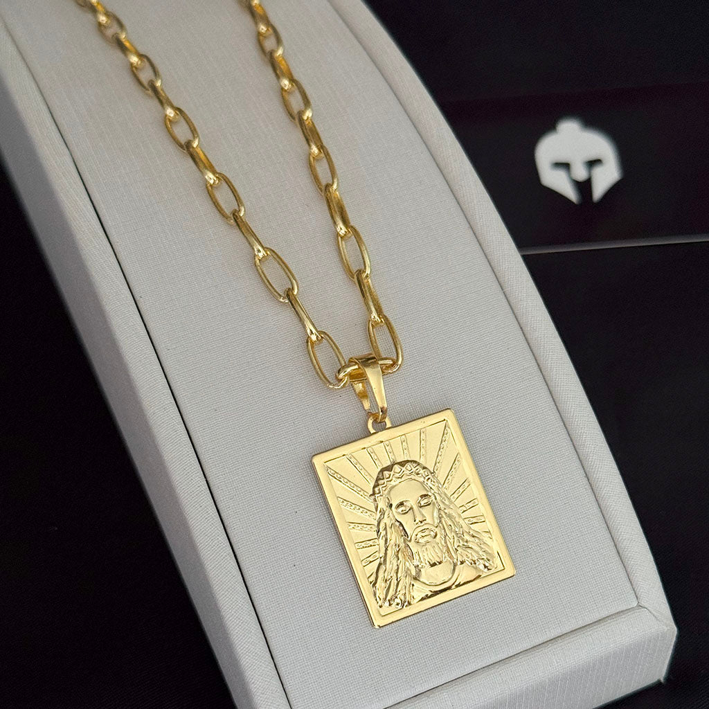 Corrente Meia Cana 4mm e Pingente Placa Rajada Cristo Banhado a Ouro 18K