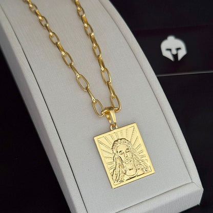 Corrente Meia Cana 4mm e Pingente Placa Rajada Cristo Banhado a Ouro 18K