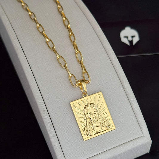 Corrente Meia Cana 4mm e Pingente Placa Rajada Cristo Banhado a Ouro 18K