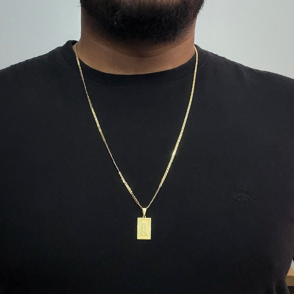 Corrente Piastrini 2mm e Pingente Letra Banhado a Ouro 18K