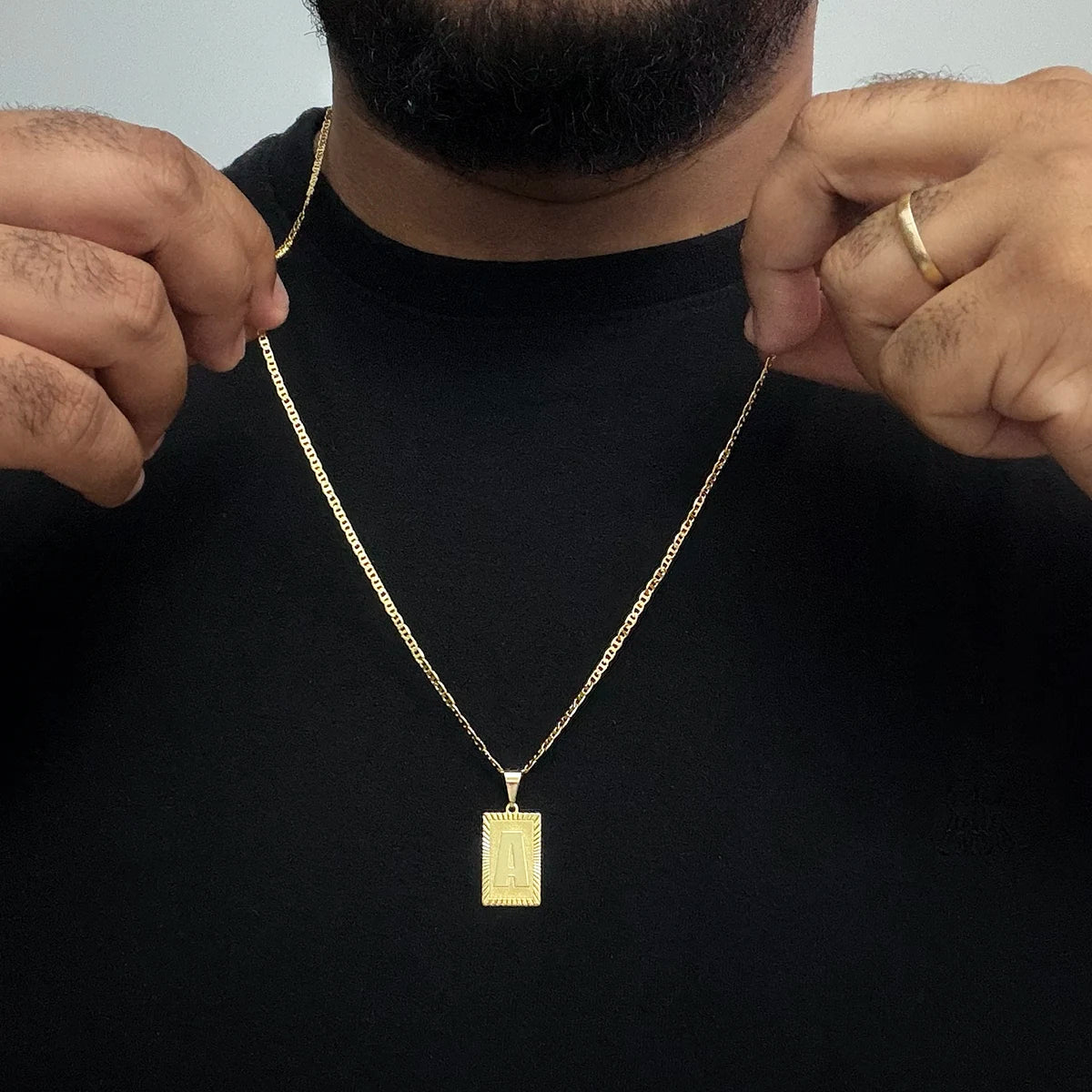 Corrente Piastrini 2mm e Pingente Letra Banhado a Ouro 18K
