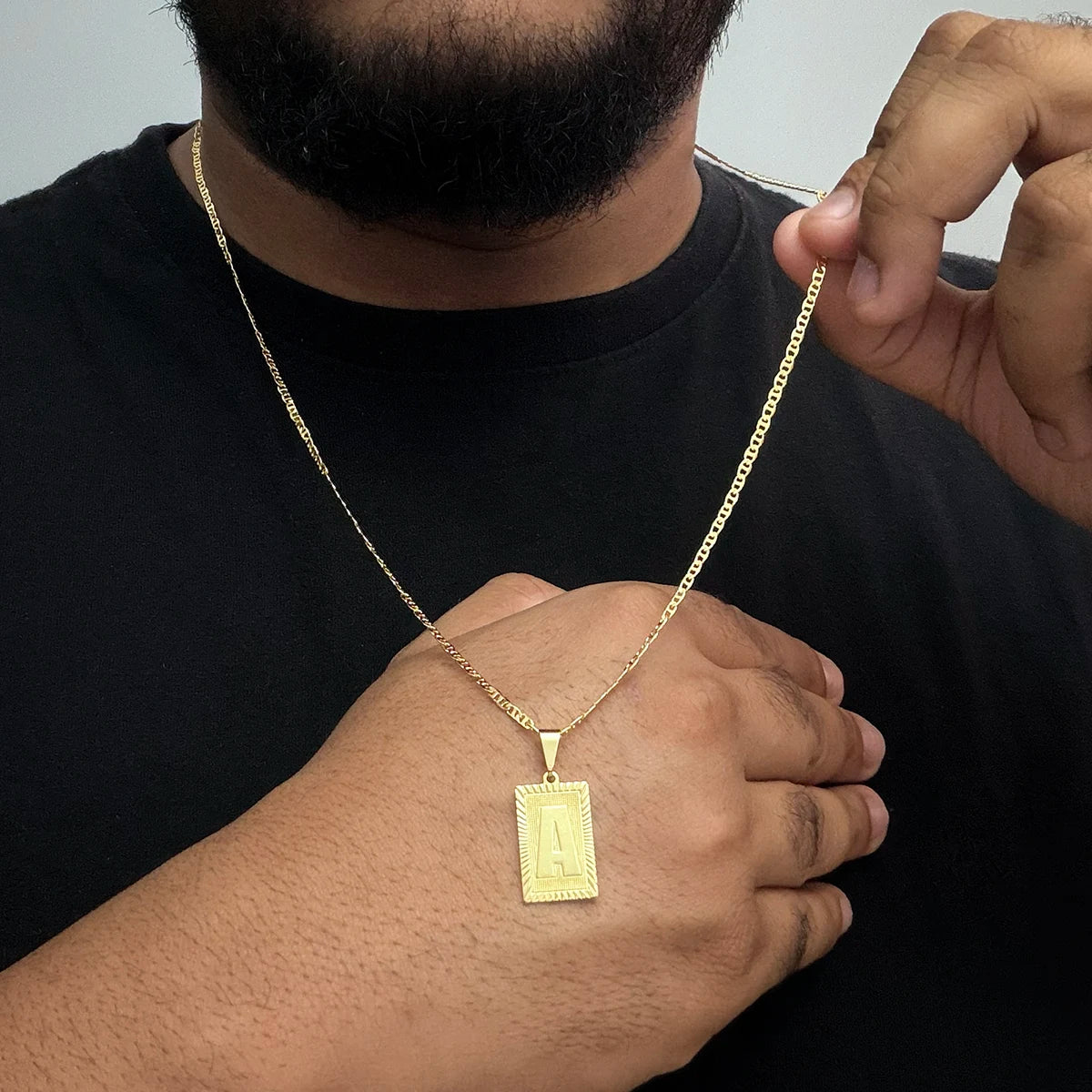 Corrente Piastrini 2mm e Pingente Letra Banhado a Ouro 18K