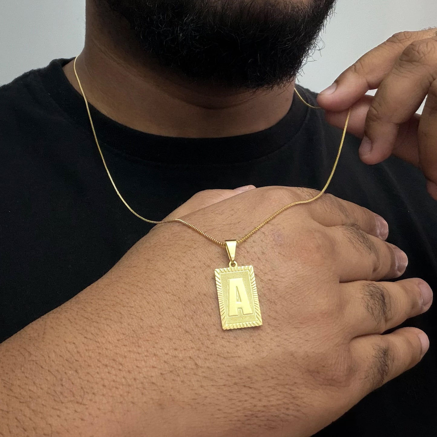 Corrente Veneziana 1mm e Pingente Letra Banhado a Ouro 18K
