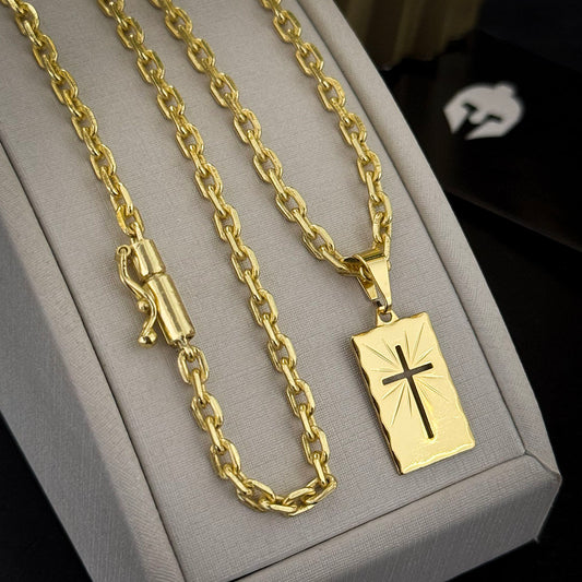 Corrente Cadeado 1mm e Pingente Cruz Placa Vazada Banhado a Ouro 18K