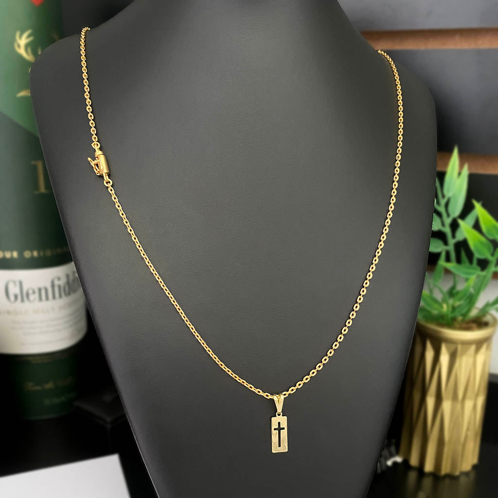 Corrente Cadeado 1mm e Pingente Cruz Placa Vazada Banhado a Ouro 18K