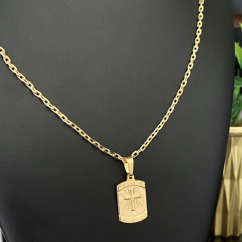 Corrente Cadeado 2mm e Pingente Cruz Placa Parafuso Banhado a Ouro 18K