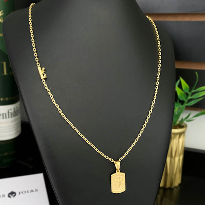 Corrente Cadeado 2mm e Pingente Cruz Placa Parafuso Banhado a Ouro 18K