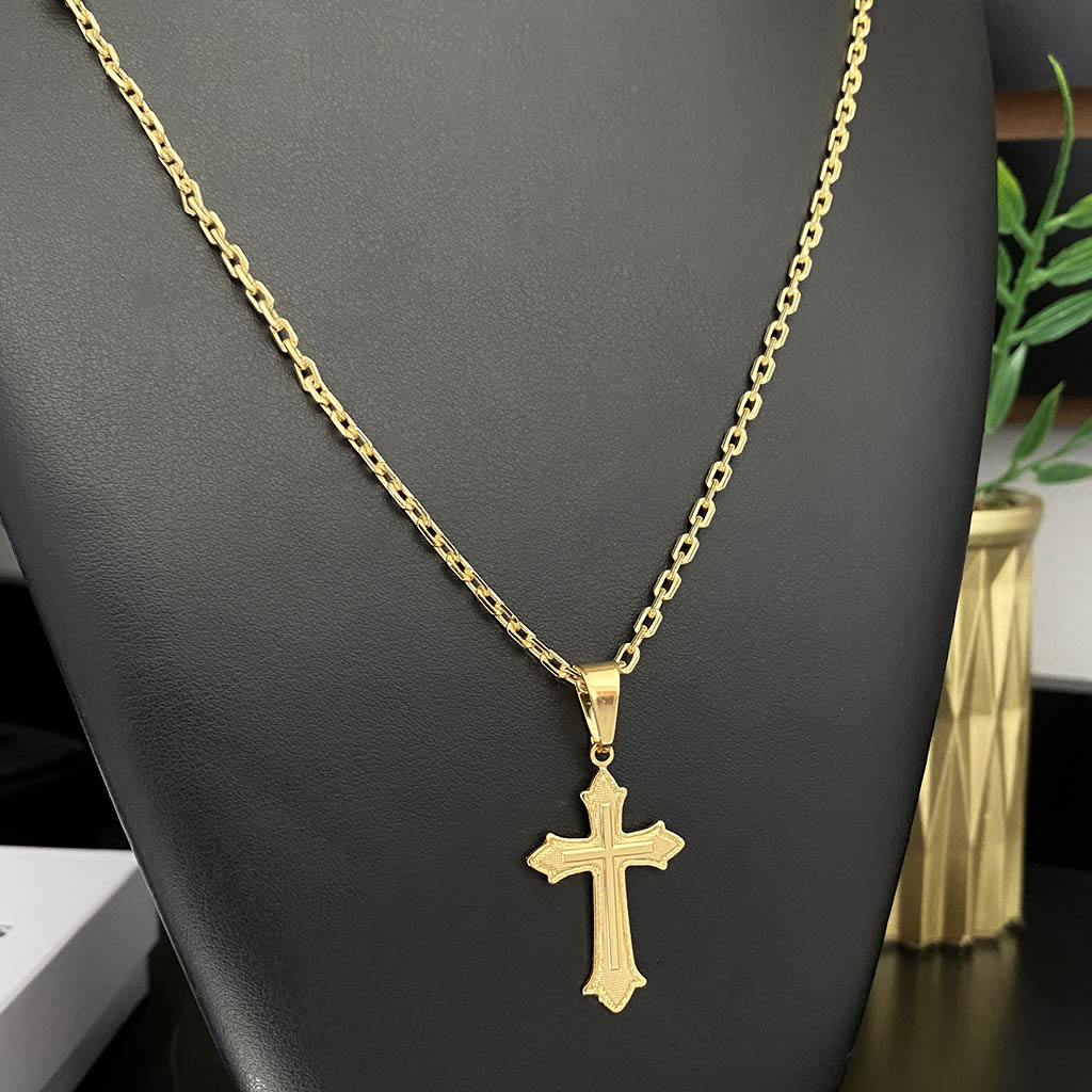 Corrente Cadeado 2mm e Pingente Cruz Relevo Banhado a Ouro 18K